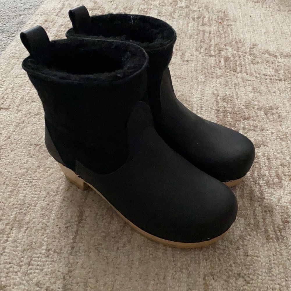 No. 6 Pull-on shearling clog boot with mid heel size 39